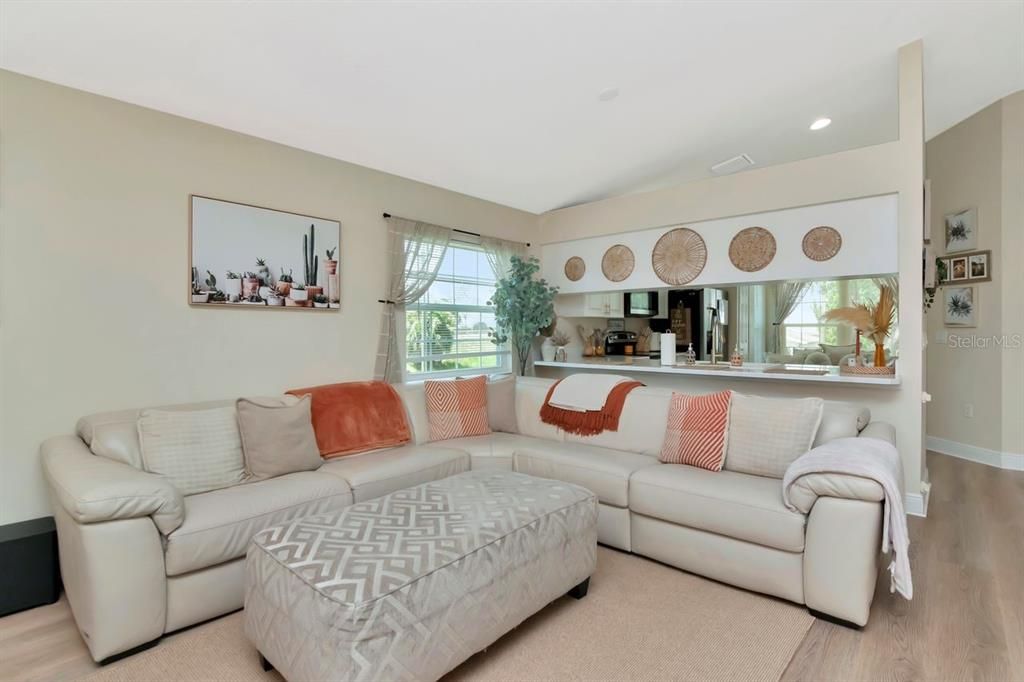 For Rent: $2,800 (3 beds, 2 baths, 1393 Square Feet)