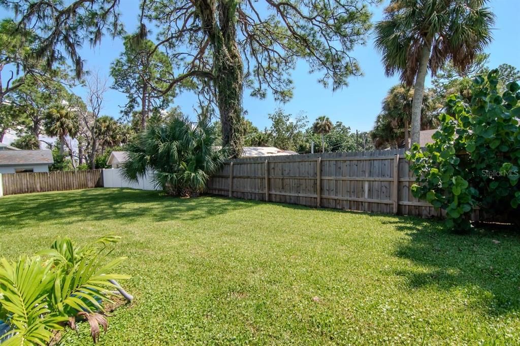 For Rent: $2,800 (3 beds, 2 baths, 1393 Square Feet)