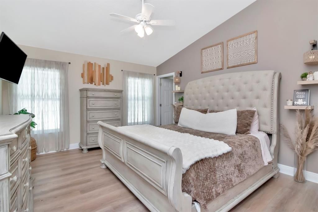 For Rent: $2,800 (3 beds, 2 baths, 1393 Square Feet)