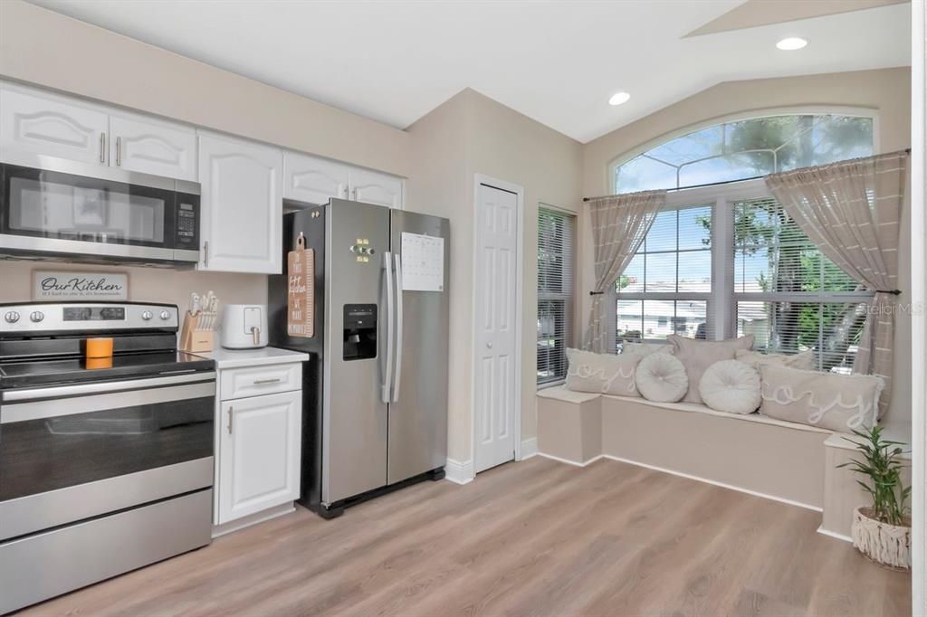 For Rent: $2,800 (3 beds, 2 baths, 1393 Square Feet)