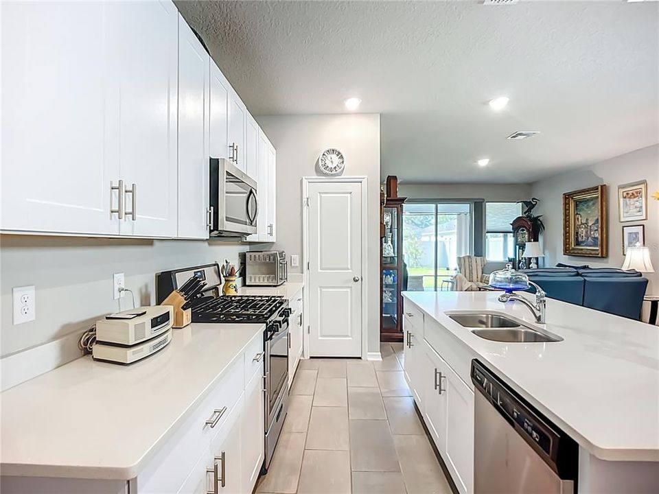 For Sale: $350,000 (3 beds, 2 baths, 1505 Square Feet)