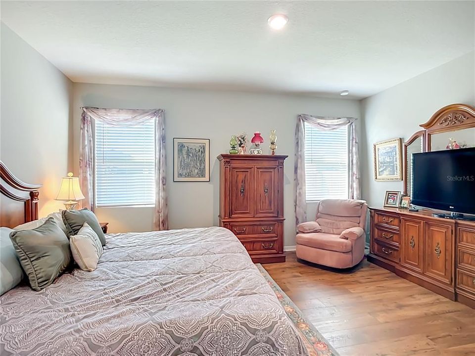 For Sale: $350,000 (3 beds, 2 baths, 1505 Square Feet)