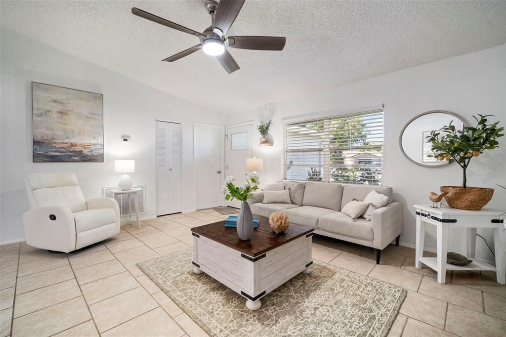 待售: $323,998 (3 贝兹, 2 浴室, 1186 平方英尺)