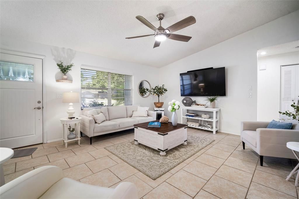 待售: $323,998 (3 贝兹, 2 浴室, 1186 平方英尺)