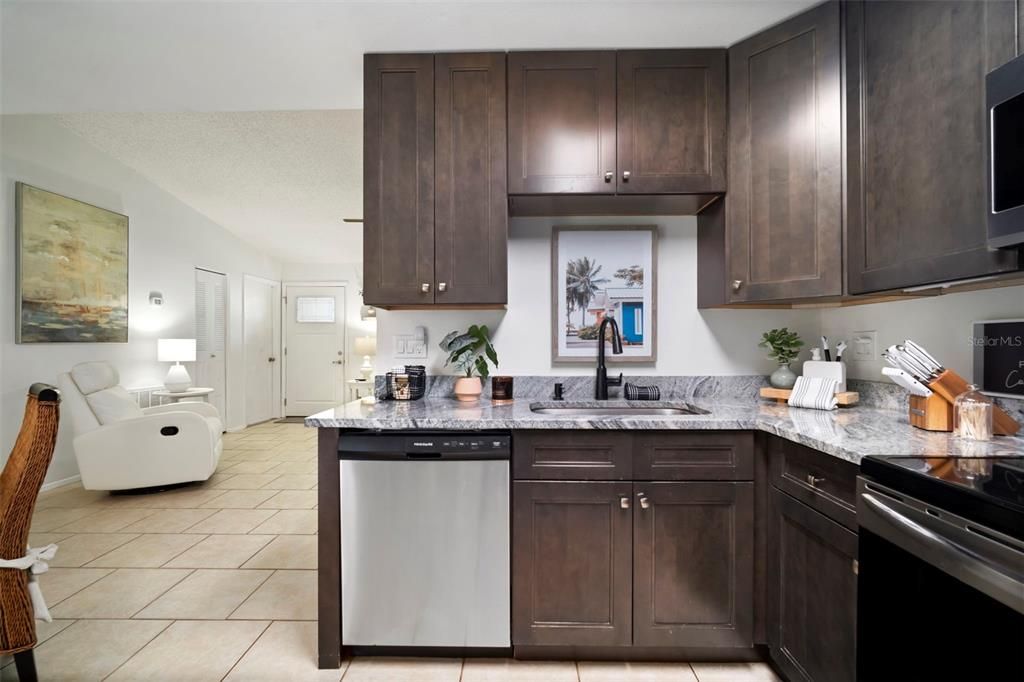 待售: $323,998 (3 贝兹, 2 浴室, 1186 平方英尺)