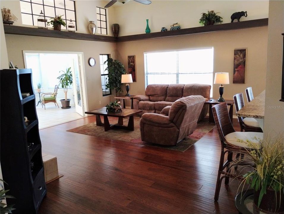 En Venta: $425,000 (3 camas, 2 baños, 2362 Pies cuadrados)