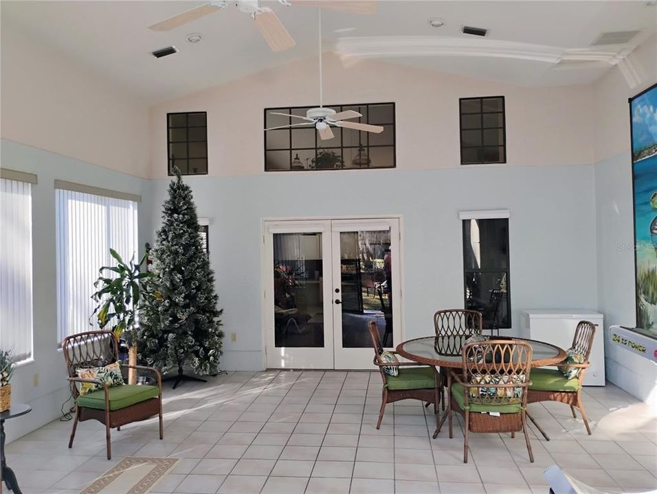 En Venta: $425,000 (3 camas, 2 baños, 2362 Pies cuadrados)