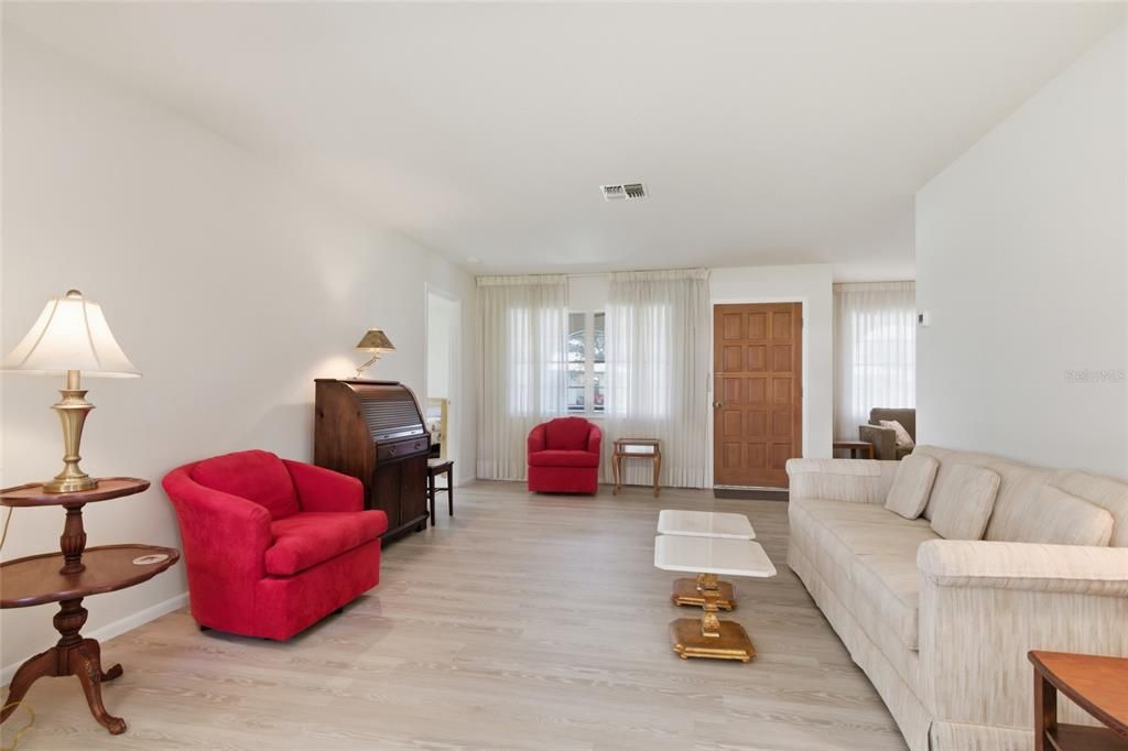 For Sale: $245,900 (2 beds, 2 baths, 1416 Square Feet)