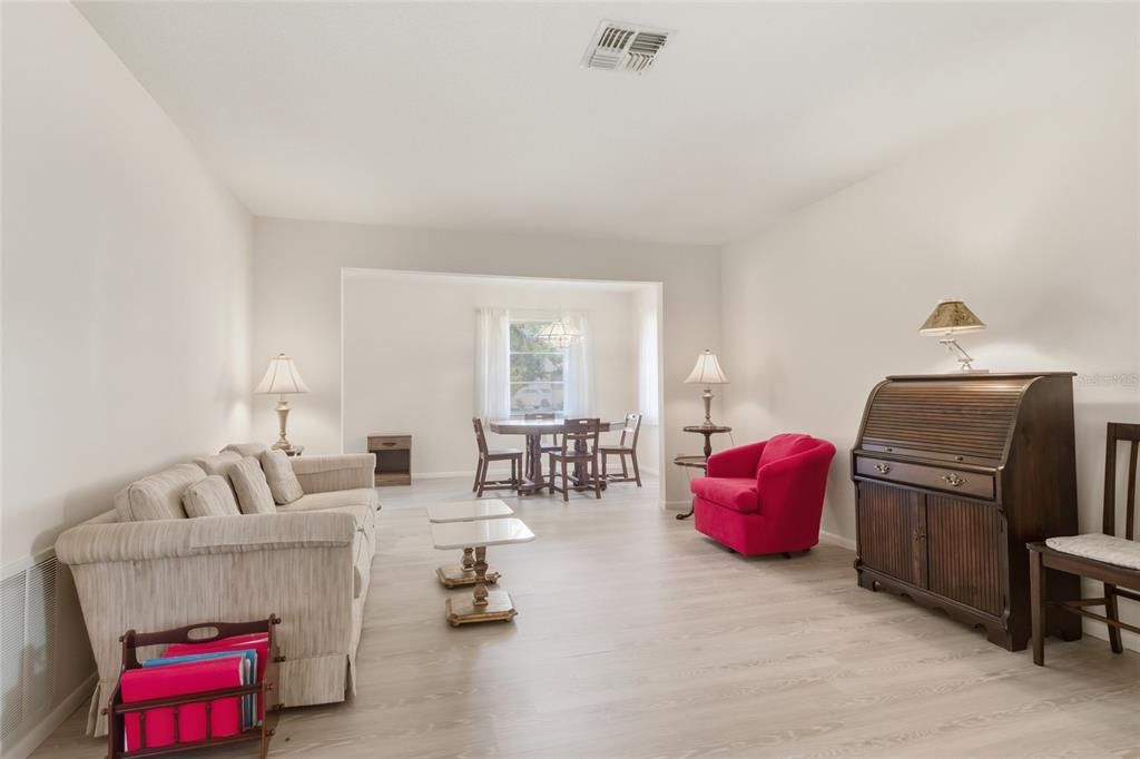 For Sale: $245,900 (2 beds, 2 baths, 1416 Square Feet)