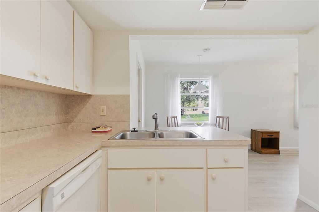 For Sale: $245,900 (2 beds, 2 baths, 1416 Square Feet)