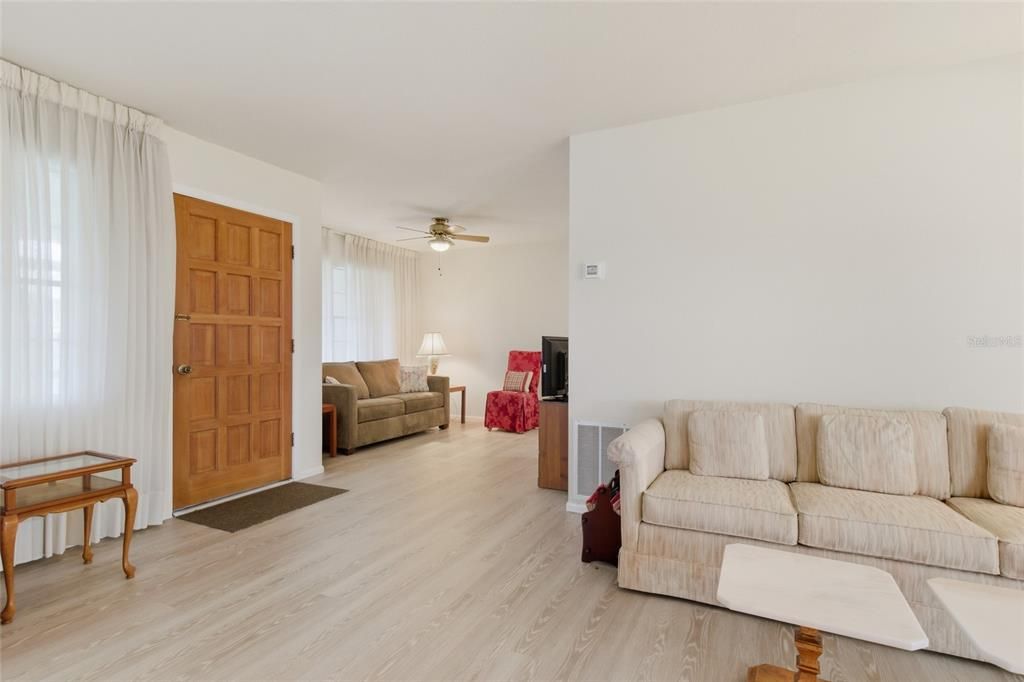 For Sale: $245,900 (2 beds, 2 baths, 1416 Square Feet)