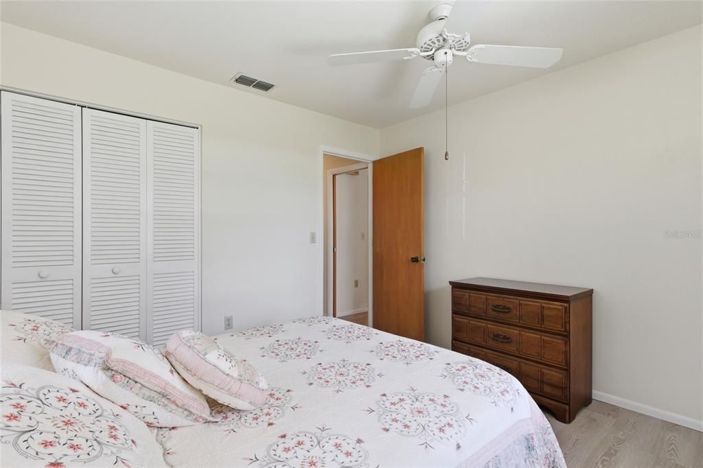 For Sale: $245,900 (2 beds, 2 baths, 1416 Square Feet)