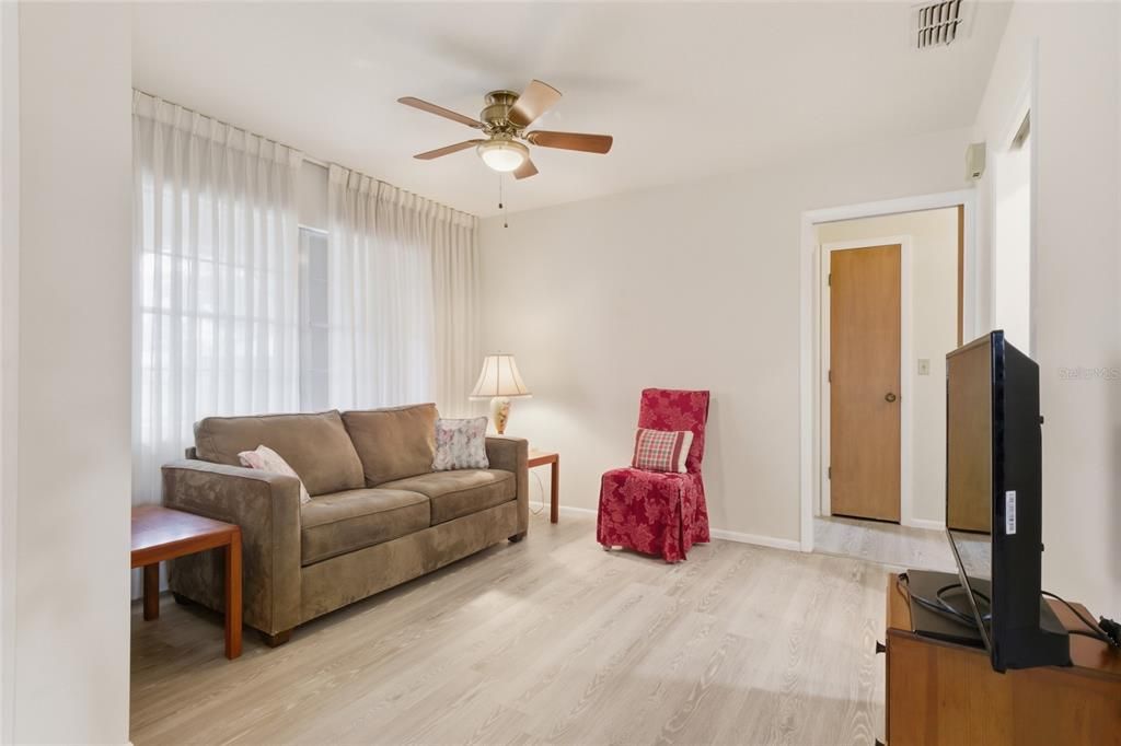 For Sale: $245,900 (2 beds, 2 baths, 1416 Square Feet)