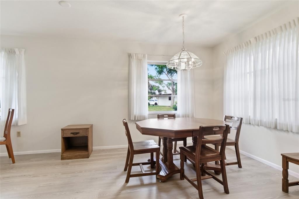 For Sale: $245,900 (2 beds, 2 baths, 1416 Square Feet)