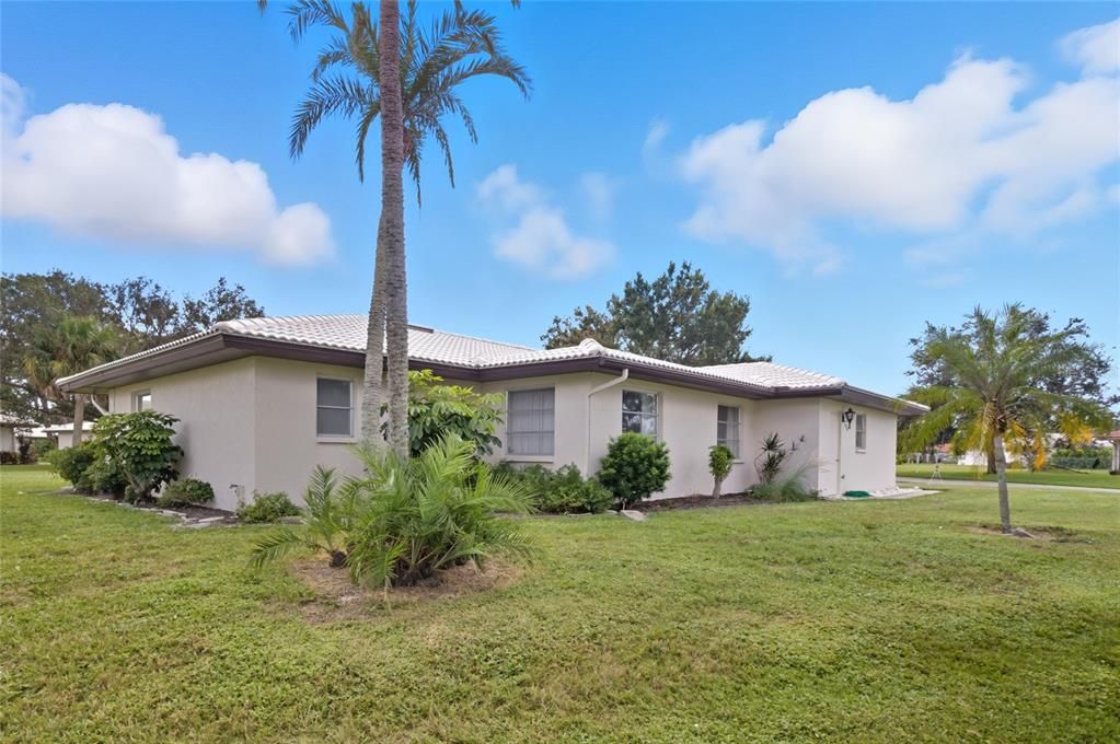 For Sale: $245,900 (2 beds, 2 baths, 1416 Square Feet)