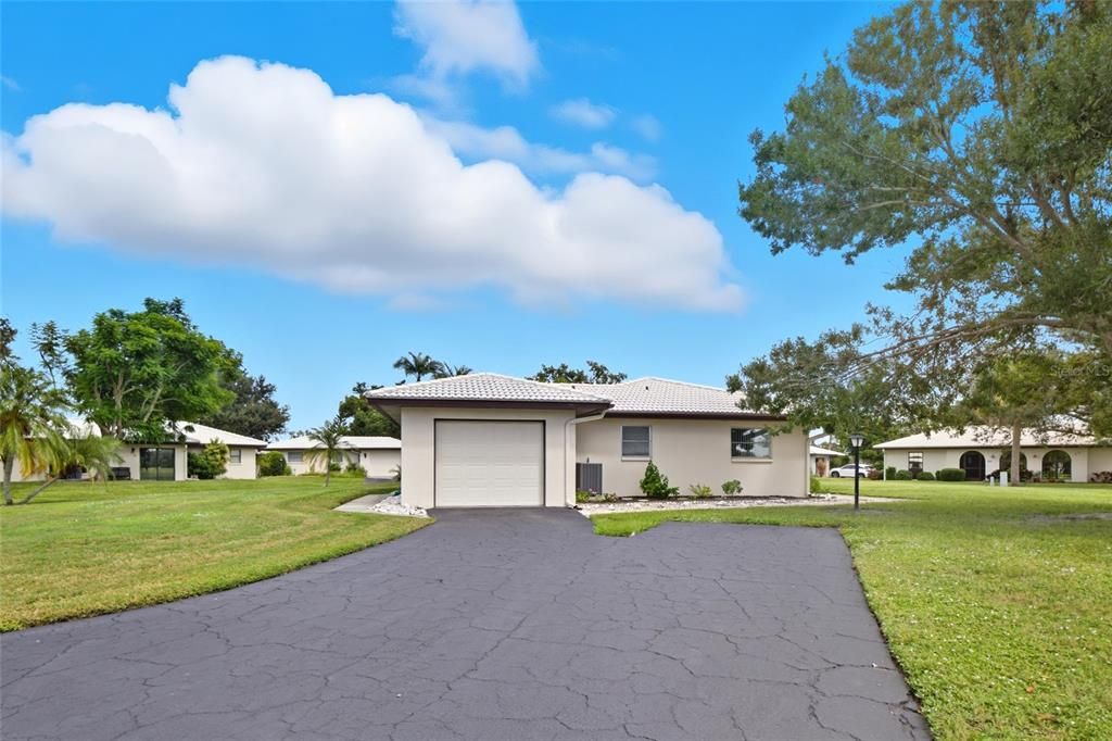 For Sale: $245,900 (2 beds, 2 baths, 1416 Square Feet)