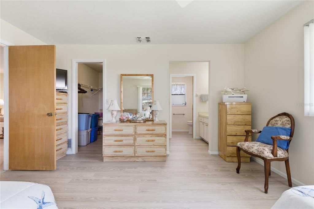 For Sale: $245,900 (2 beds, 2 baths, 1416 Square Feet)