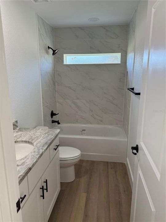 Activo con contrato: $216,900 (3 camas, 2 baños, 1047 Pies cuadrados)