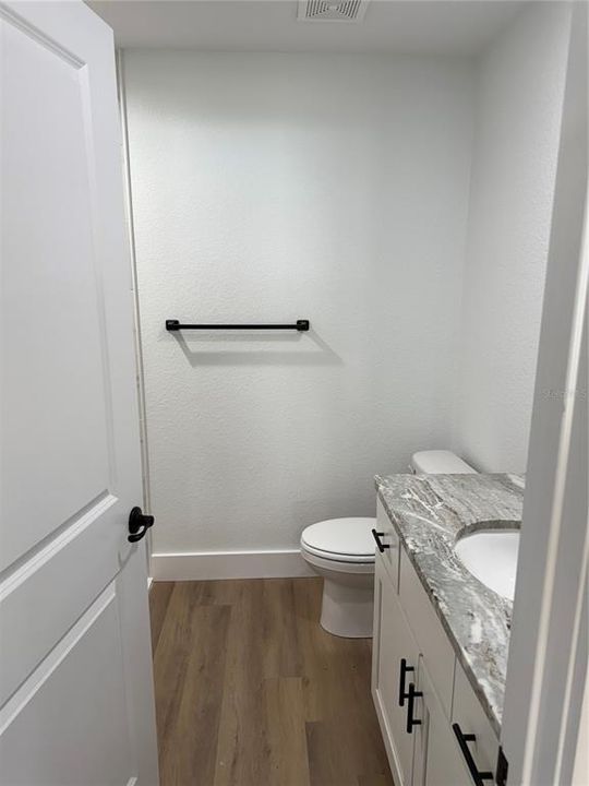 Activo con contrato: $216,900 (3 camas, 2 baños, 1047 Pies cuadrados)