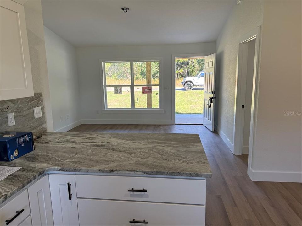 Activo con contrato: $216,900 (3 camas, 2 baños, 1047 Pies cuadrados)