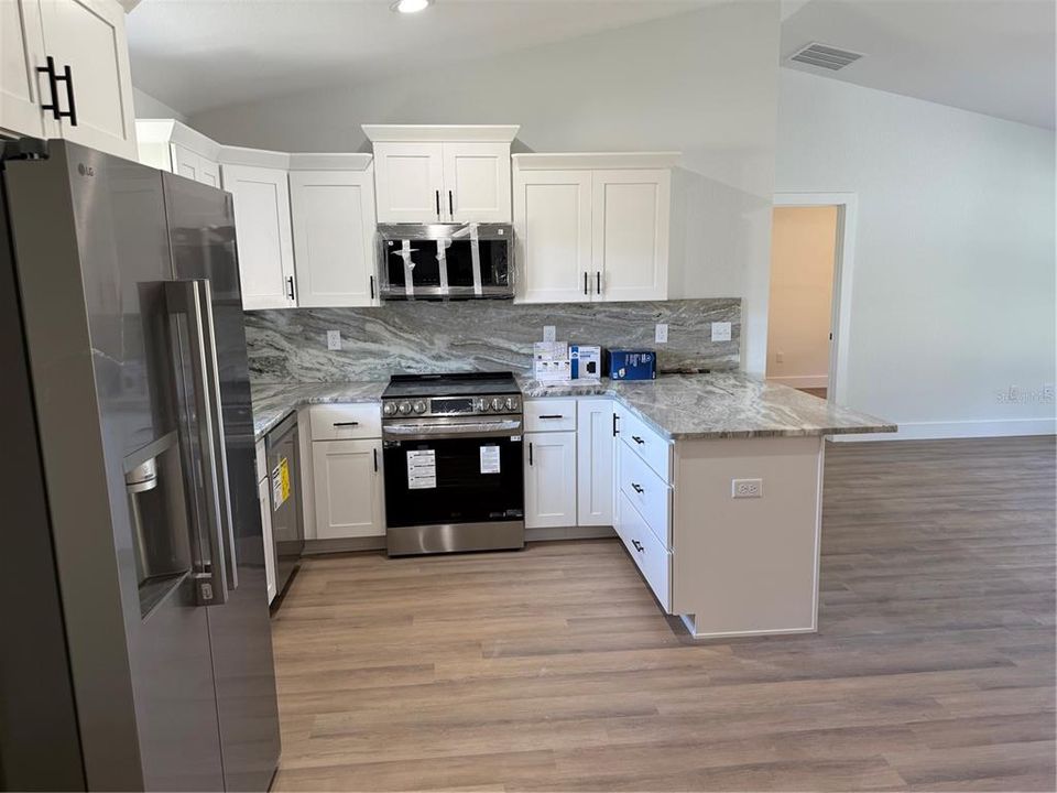 Activo con contrato: $216,900 (3 camas, 2 baños, 1047 Pies cuadrados)