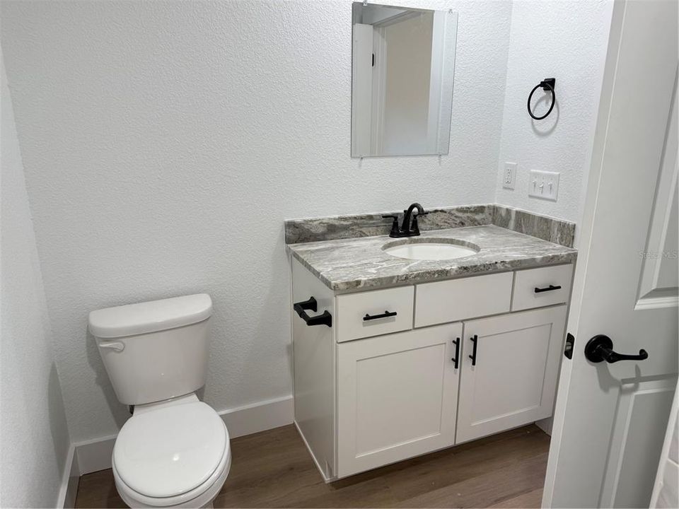 Activo con contrato: $216,900 (3 camas, 2 baños, 1047 Pies cuadrados)