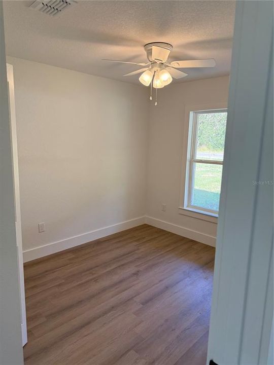 Activo con contrato: $216,900 (3 camas, 2 baños, 1047 Pies cuadrados)