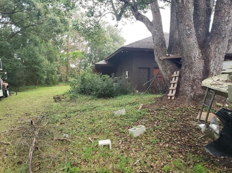 Activo con contrato: $341,999 (5 camas, 4 baños, 4563 Pies cuadrados)