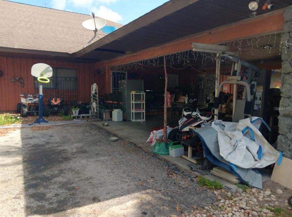 Activo con contrato: $341,999 (5 camas, 4 baños, 4563 Pies cuadrados)