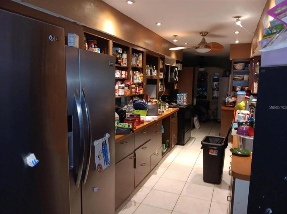 Activo con contrato: $341,999 (5 camas, 4 baños, 4563 Pies cuadrados)