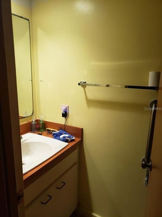 Activo con contrato: $341,999 (5 camas, 4 baños, 4563 Pies cuadrados)