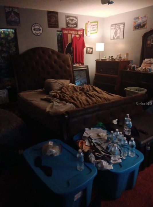 Activo con contrato: $341,999 (5 camas, 4 baños, 4563 Pies cuadrados)