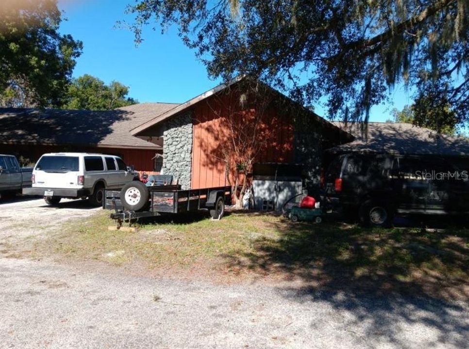 Activo con contrato: $341,999 (5 camas, 4 baños, 4563 Pies cuadrados)