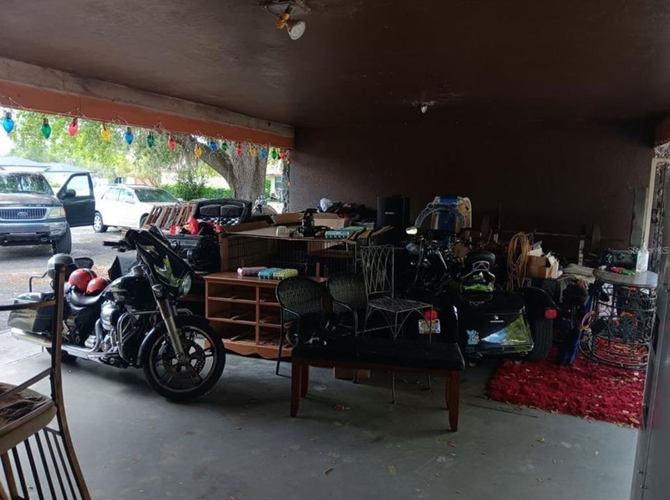 Activo con contrato: $341,999 (5 camas, 4 baños, 4563 Pies cuadrados)