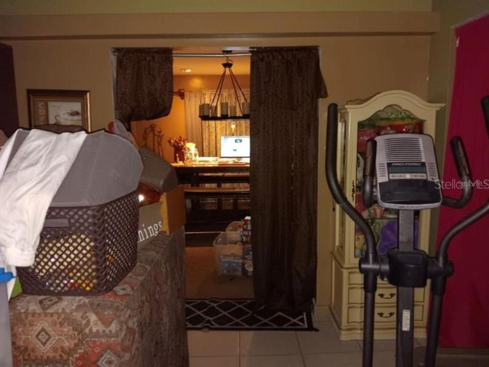 Activo con contrato: $341,999 (5 camas, 4 baños, 4563 Pies cuadrados)