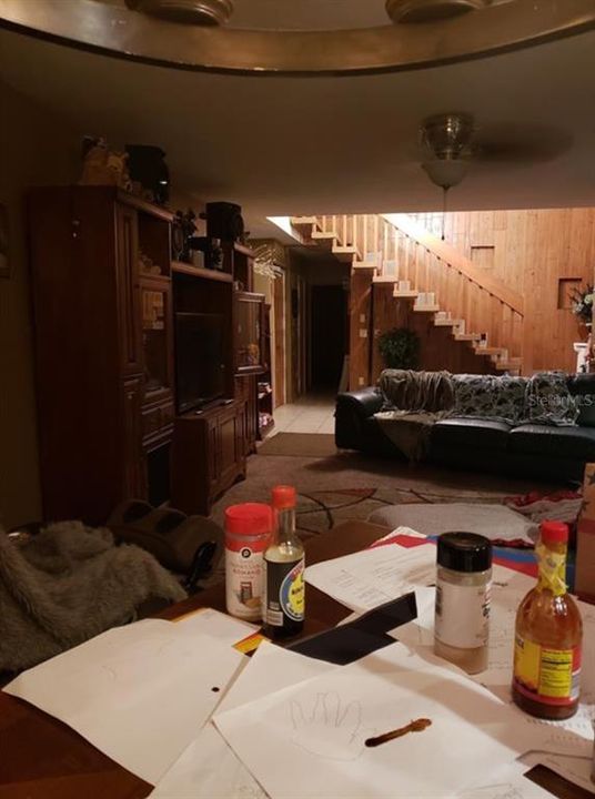 Activo con contrato: $341,999 (5 camas, 4 baños, 4563 Pies cuadrados)