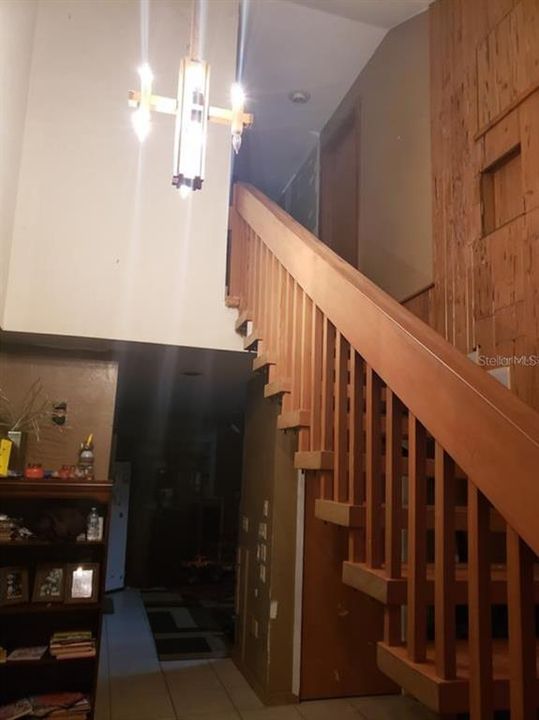 Activo con contrato: $341,999 (5 camas, 4 baños, 4563 Pies cuadrados)