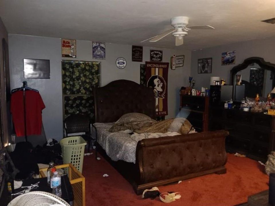 Activo con contrato: $341,999 (5 camas, 4 baños, 4563 Pies cuadrados)