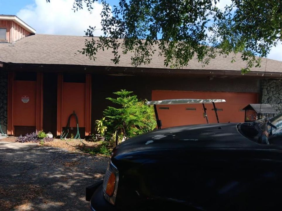 Activo con contrato: $341,999 (5 camas, 4 baños, 4563 Pies cuadrados)