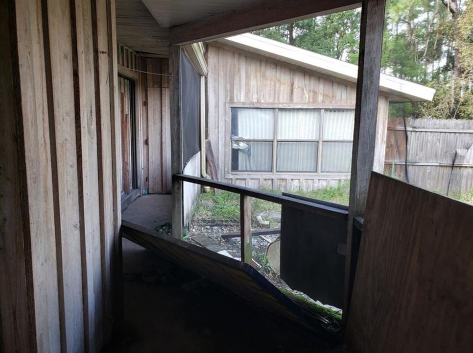 Activo con contrato: $341,999 (5 camas, 4 baños, 4563 Pies cuadrados)