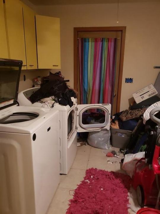 Activo con contrato: $341,999 (5 camas, 4 baños, 4563 Pies cuadrados)