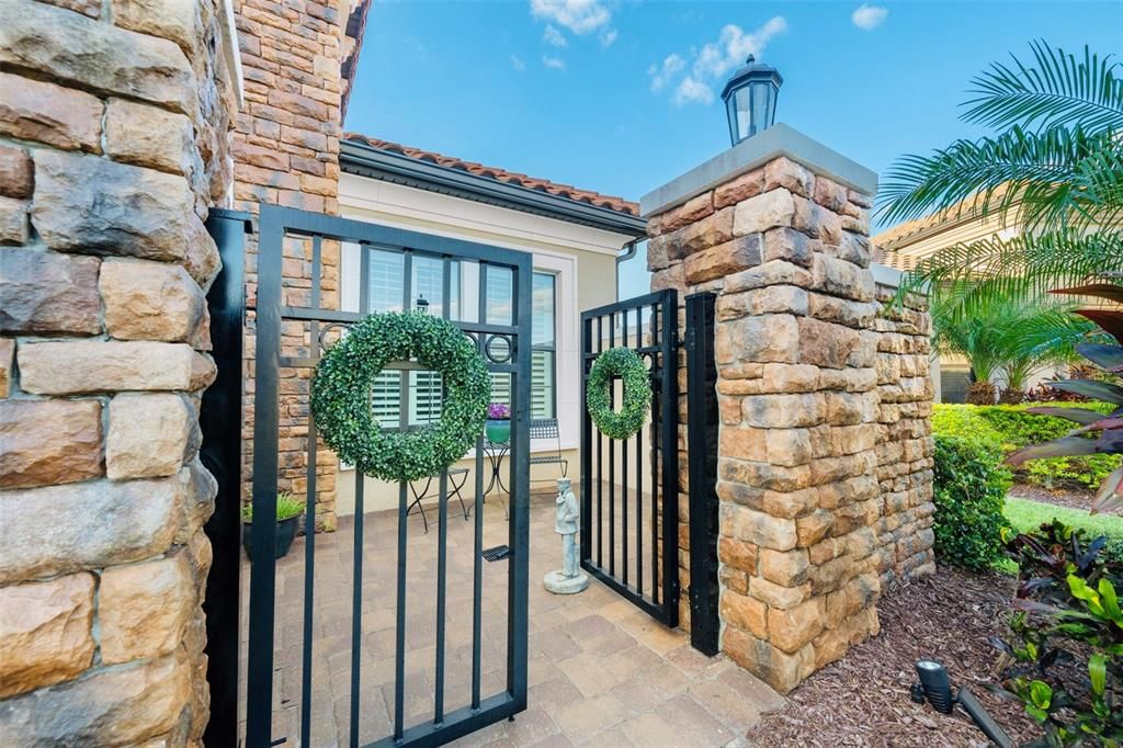 For Sale: $715,000 (3 beds, 3 baths, 2305 Square Feet)