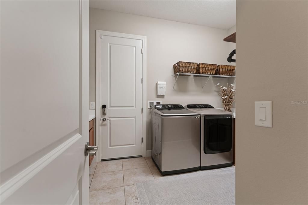 For Sale: $715,000 (3 beds, 3 baths, 2305 Square Feet)