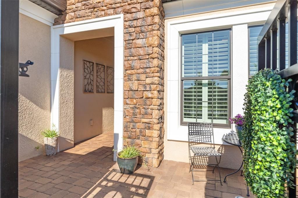 For Sale: $715,000 (3 beds, 3 baths, 2305 Square Feet)