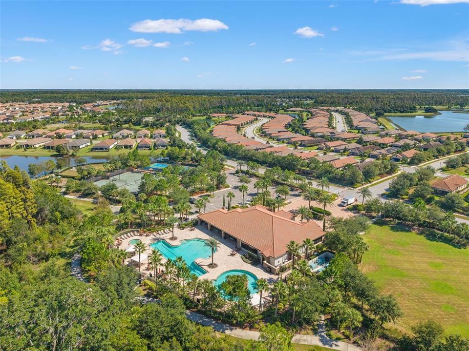 For Sale: $715,000 (3 beds, 3 baths, 2305 Square Feet)