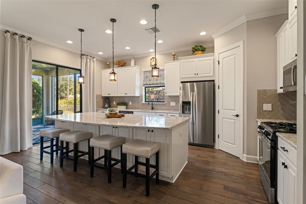 For Sale: $715,000 (3 beds, 3 baths, 2305 Square Feet)