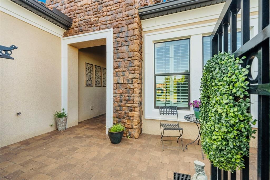 For Sale: $715,000 (3 beds, 3 baths, 2305 Square Feet)