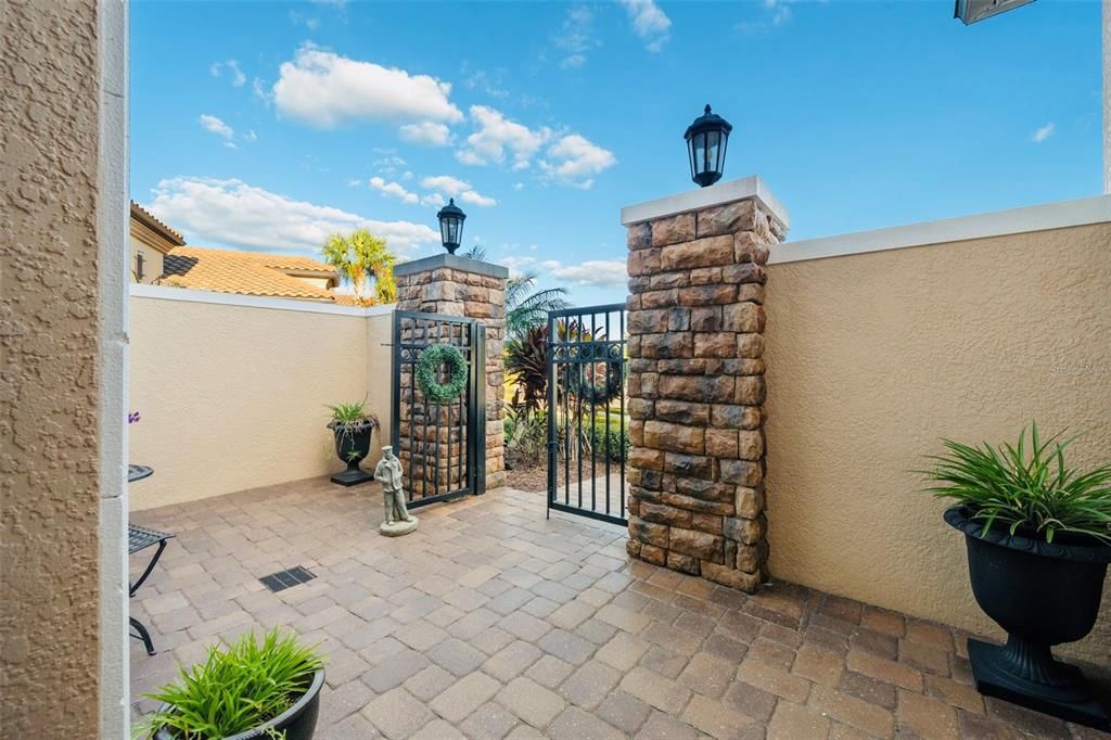 For Sale: $715,000 (3 beds, 3 baths, 2305 Square Feet)