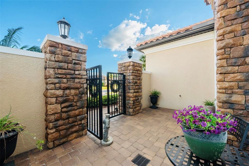 For Sale: $715,000 (3 beds, 3 baths, 2305 Square Feet)