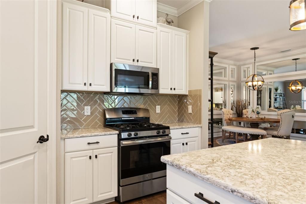 For Sale: $715,000 (3 beds, 3 baths, 2305 Square Feet)